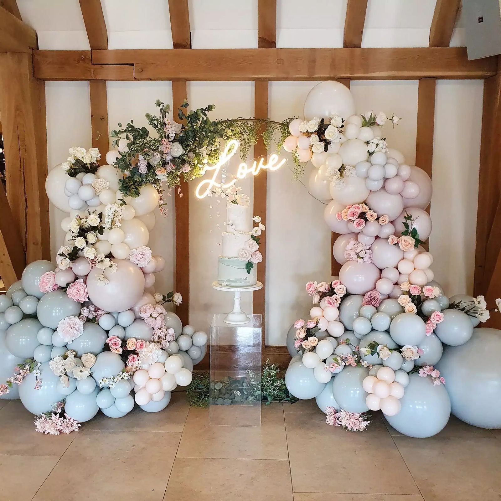 How to Arrange Balloons for Wedding