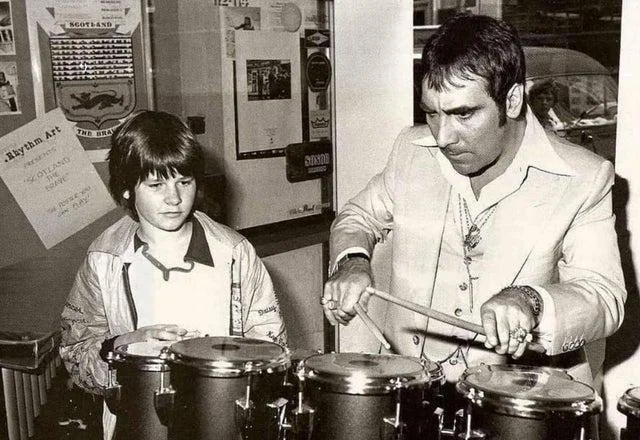 Zak Starkey, the son of Ringo Starr, saw Keith Moon a drum.