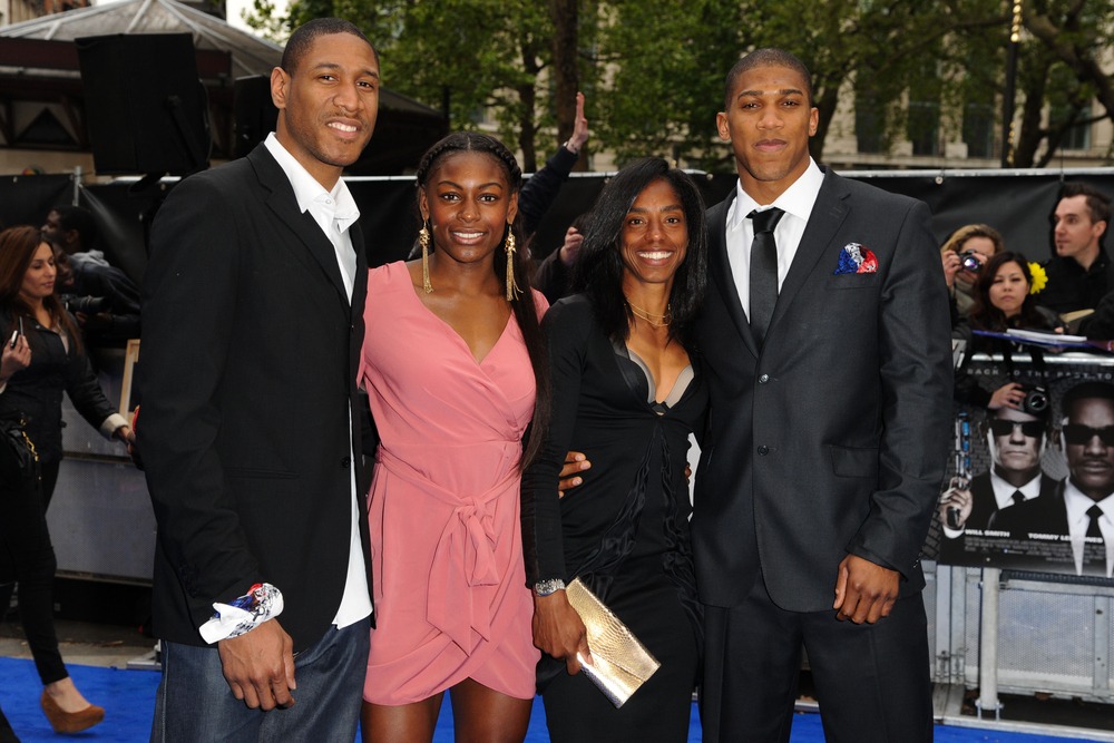 Drew, Sullivan, Perri, Shakes Drayton, Yamile, Aldama, and Anthony, Joshua, arrives